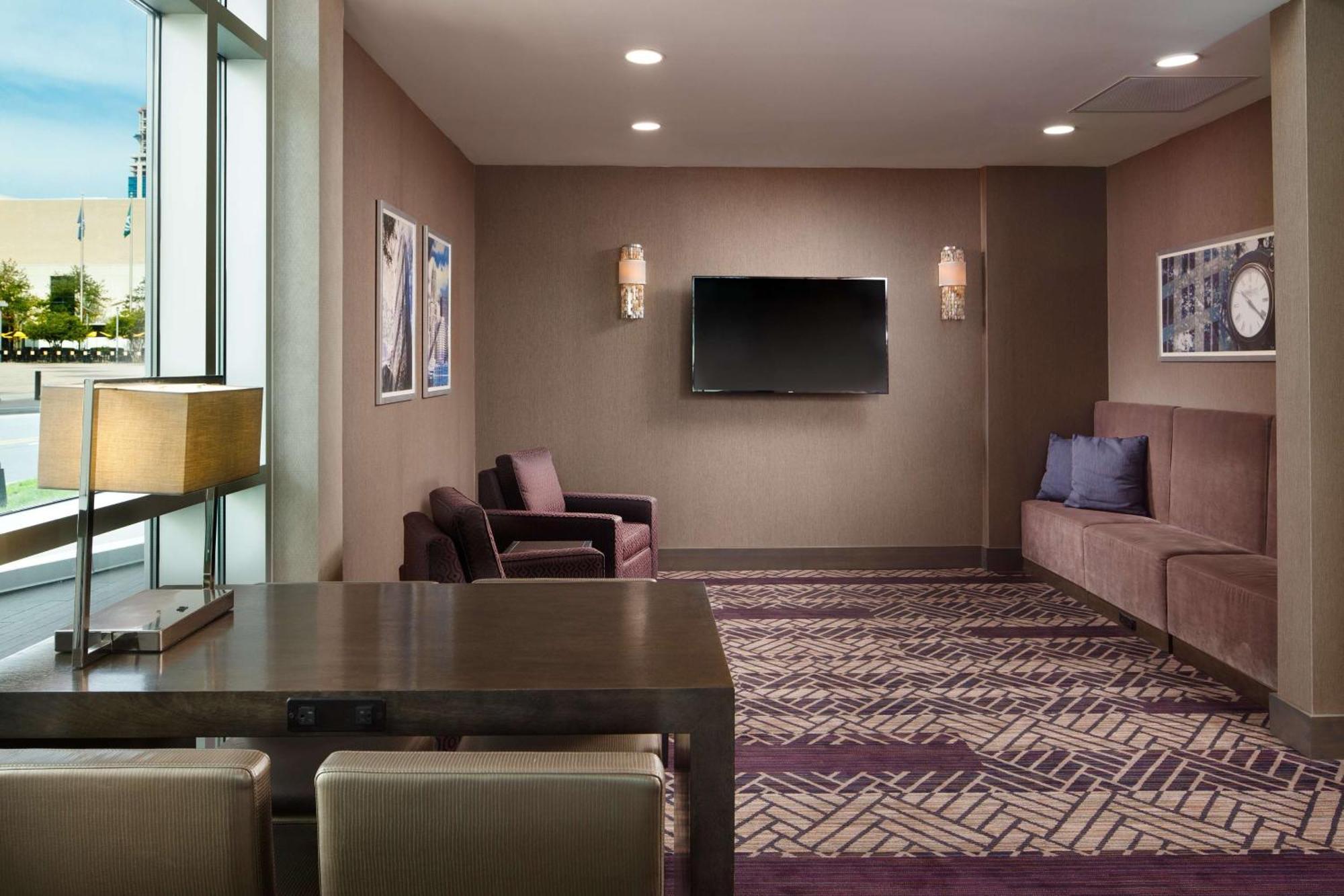 Embassy Suites By Hilton Charlotte Uptown Dış mekan fotoğraf