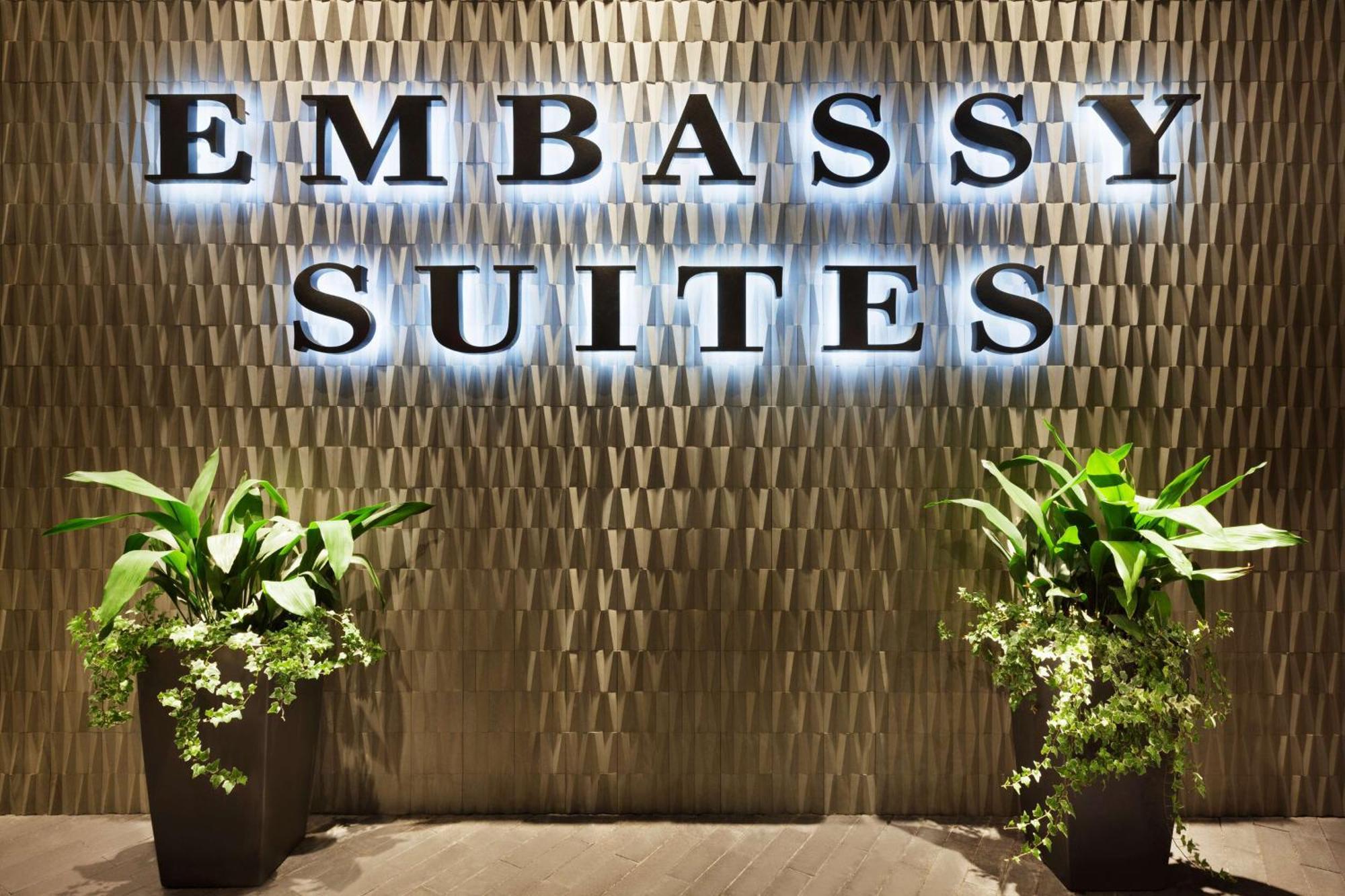 Embassy Suites By Hilton Charlotte Uptown Dış mekan fotoğraf